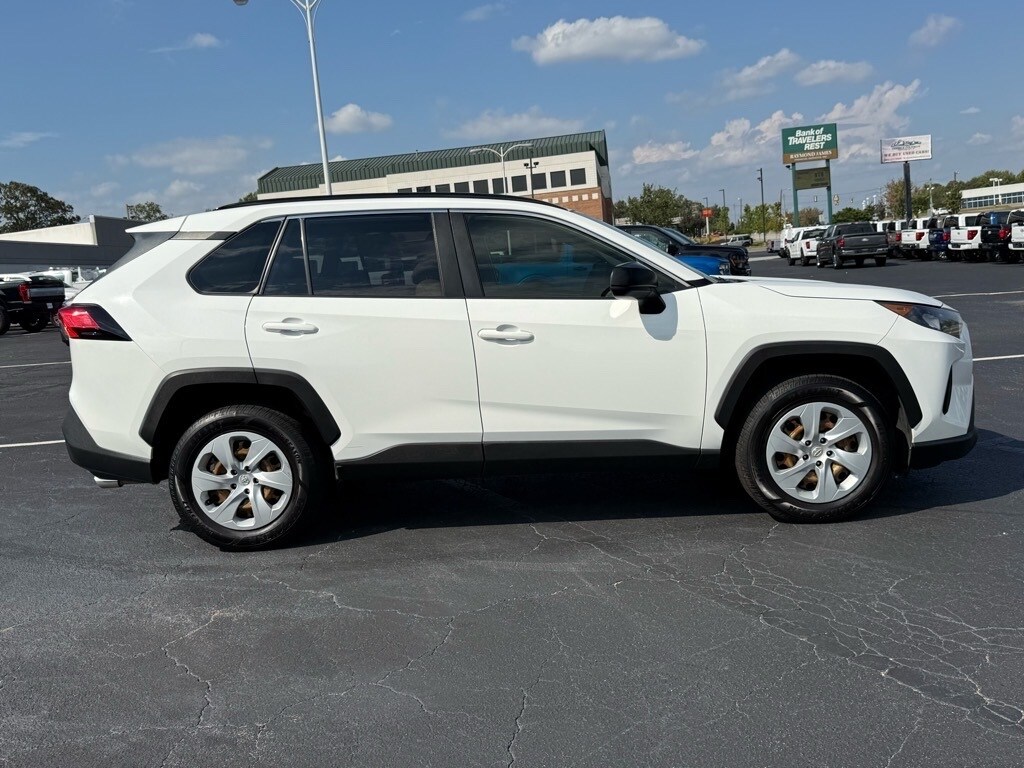 2019 Toyota RAV4 LE photo 2