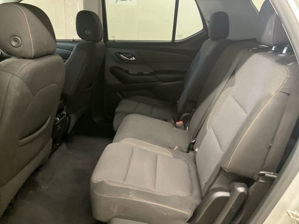 2021 Chevrolet Traverse LS photo 3