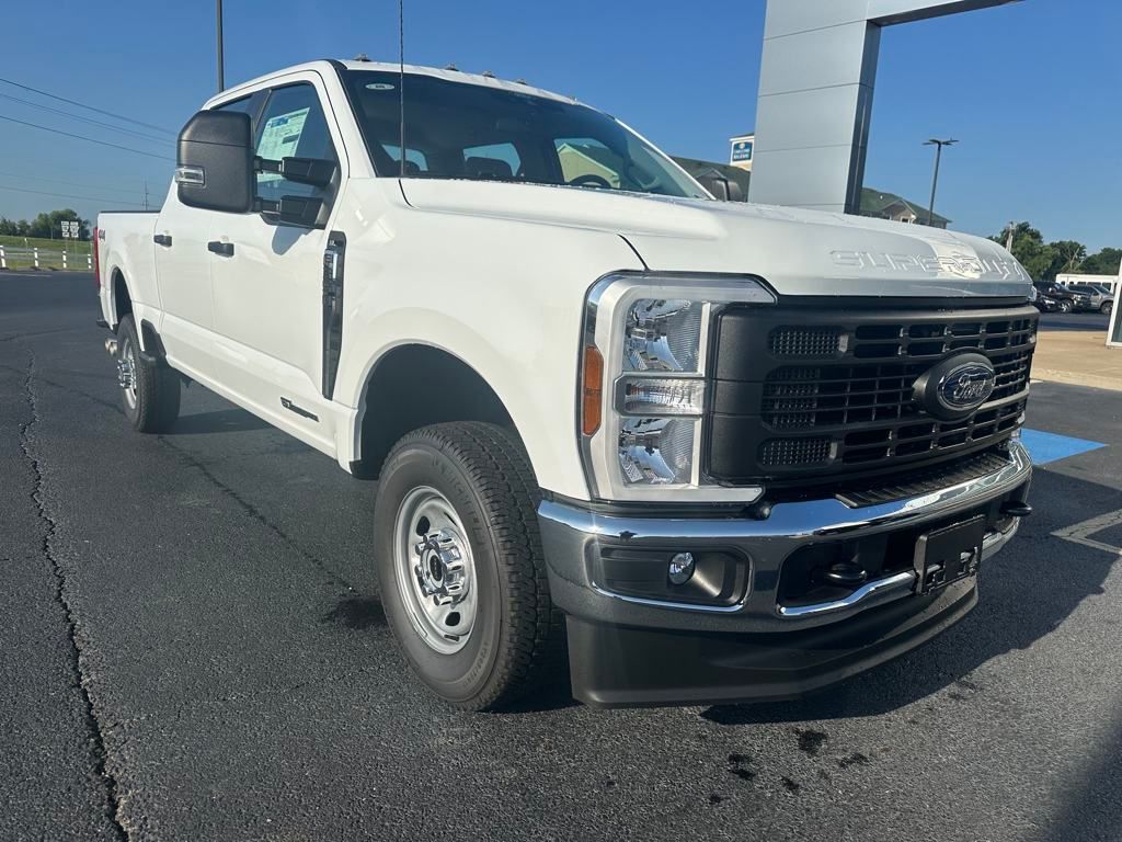 2025 Ford F-350 photo 2
