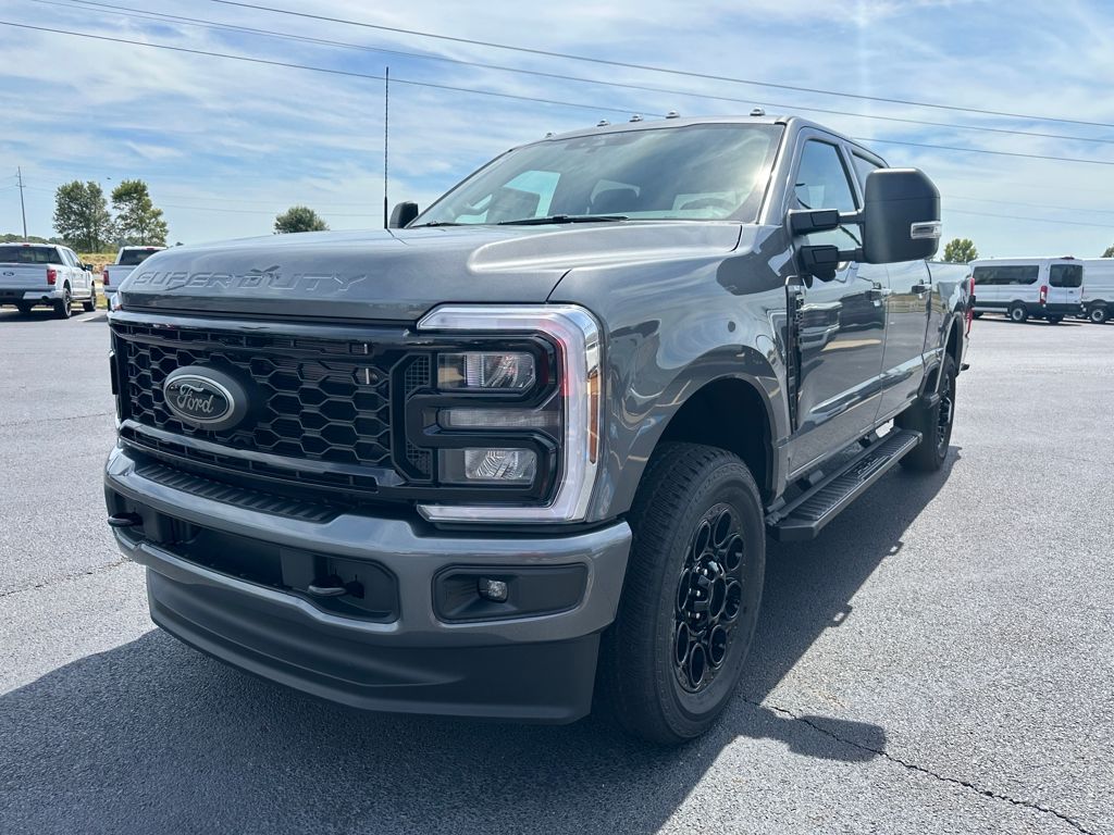 2026 Ford F-350 XLT photo 4