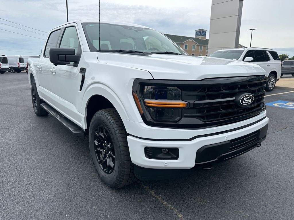 2025 Ford F-150 XLT photo 2