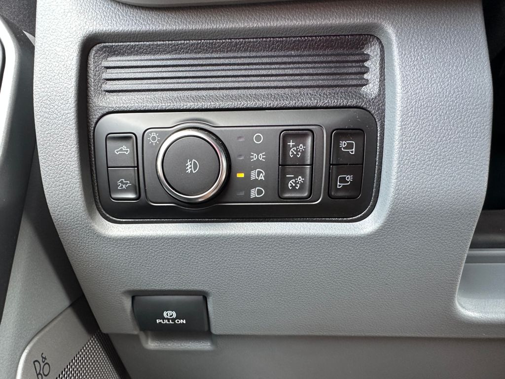 2026 Ford F-350 Super Duty XLT - Photo 13