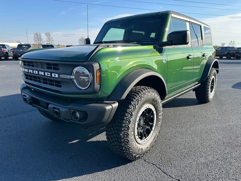 2024 Ford Bronco Black Diamond photo 2