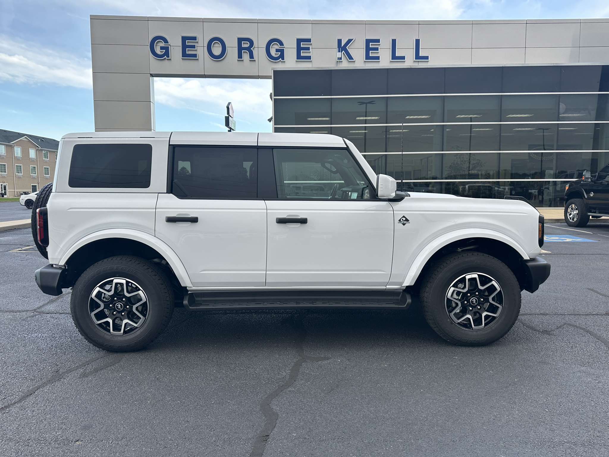 2026 Ford Bronco Outer Banks Sport Utility