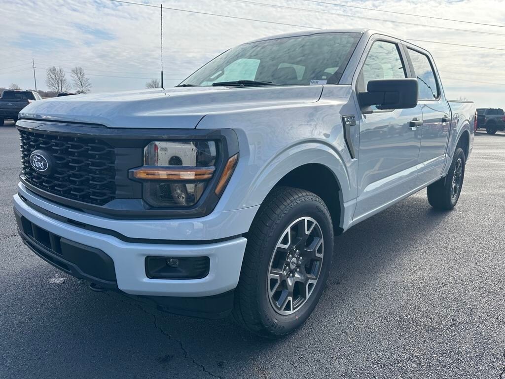 2025 Ford F-150 STX photo 4