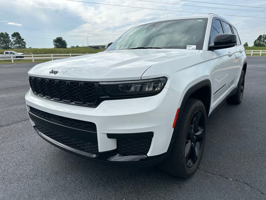2023 Jeep Grand Cherokee Altitude photo 4