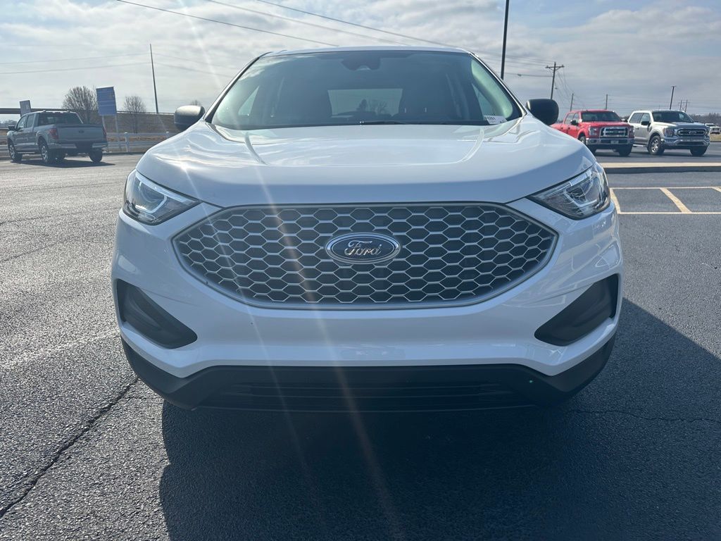 2024 Ford Edge SE photo 3