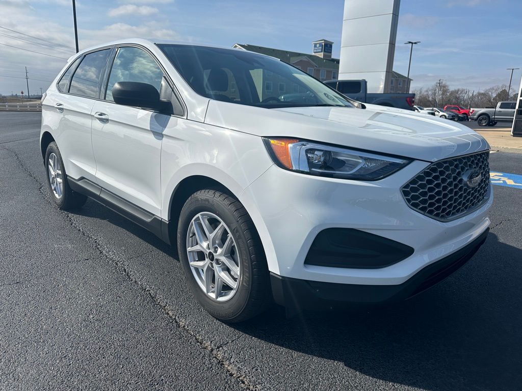2024 Ford Edge SE photo 2