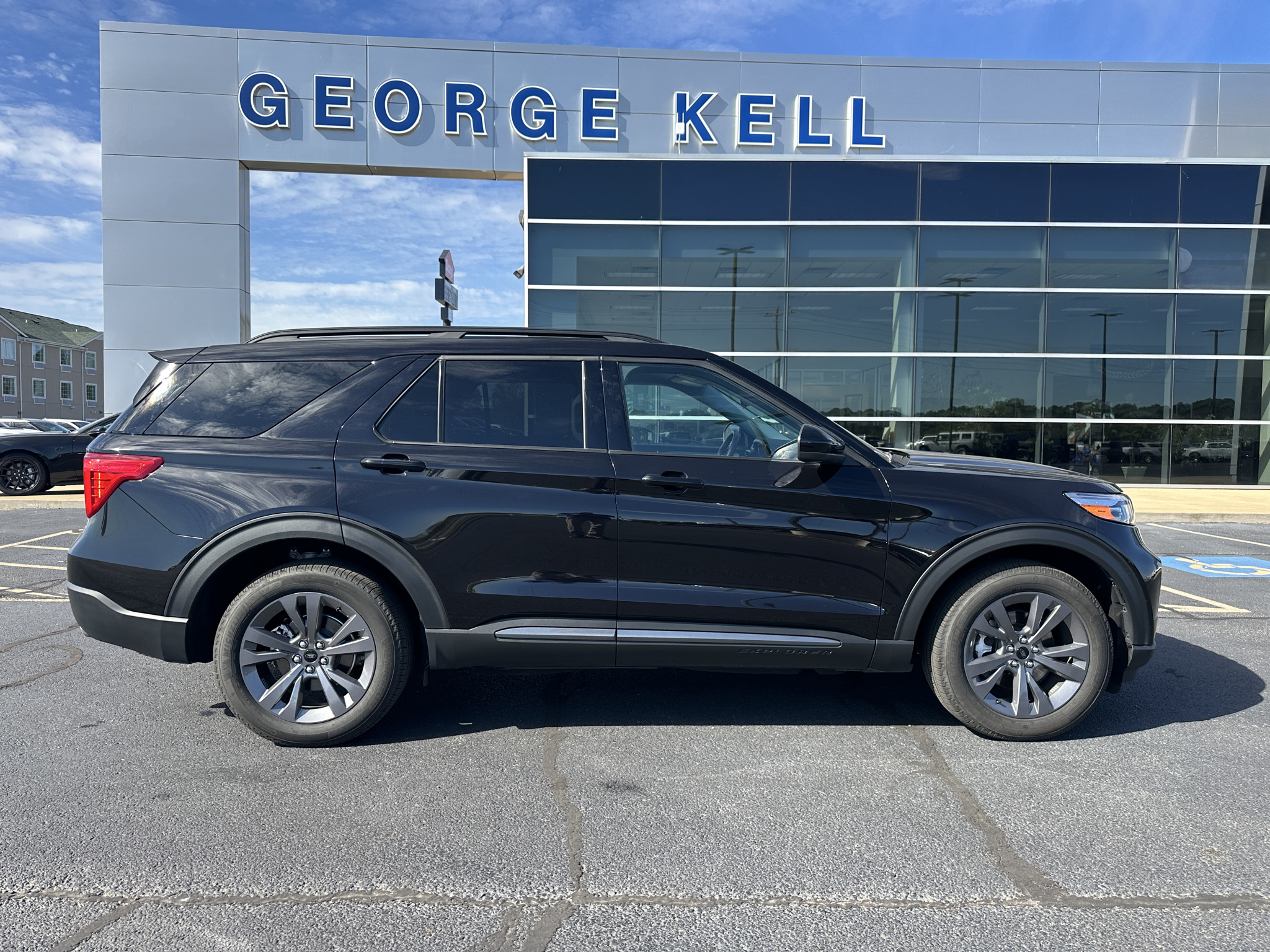 2024 Ford Explorer Sport Utility 