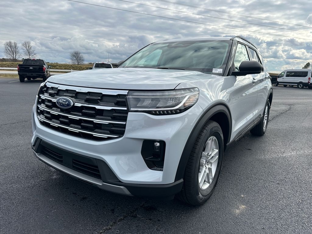 2026 Ford Explorer photo 3