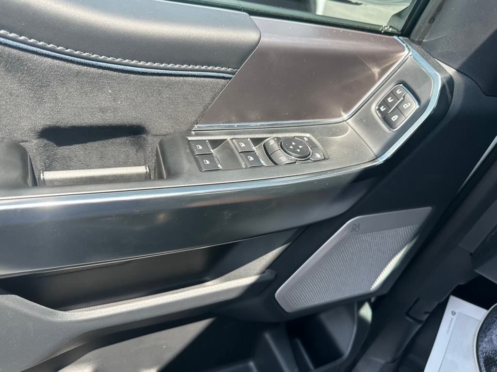 2025 Ford F-150 Platinum - Photo 16