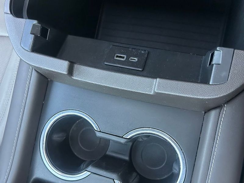 2022 GMC Yukon SLT - Photo 17