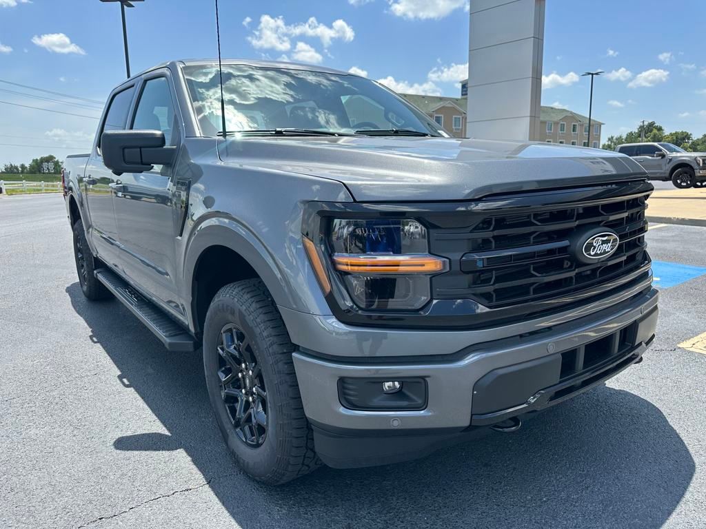 2025 Ford F-150 XLT photo 2