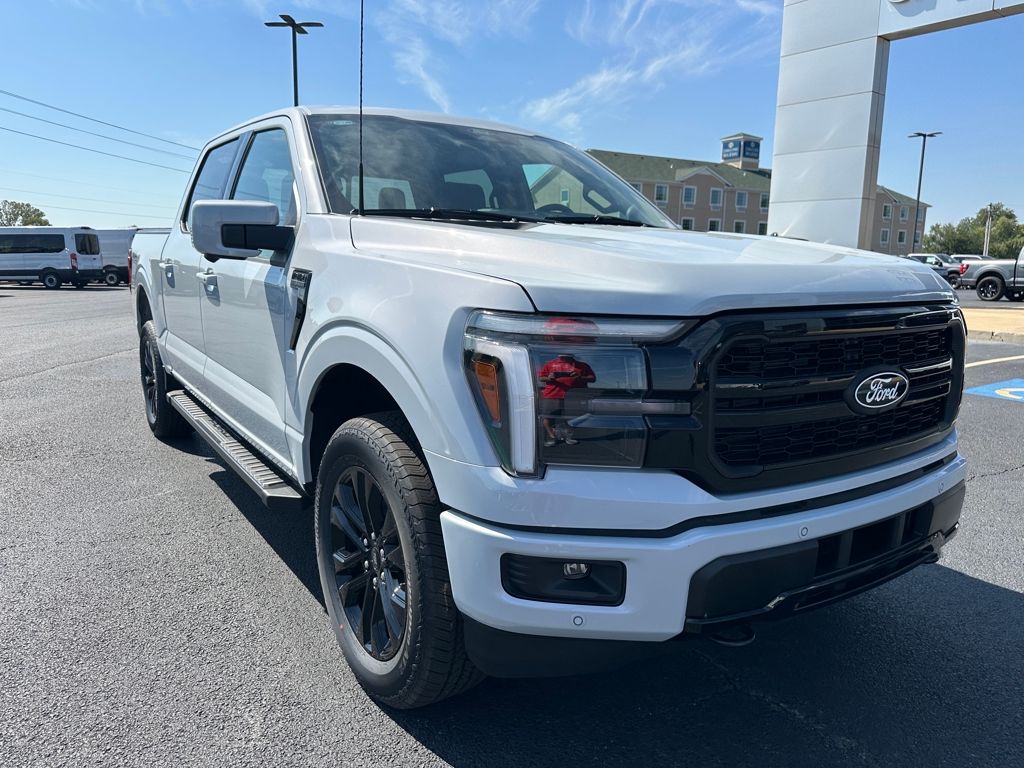 2025 Ford F-150 Lariat photo 2