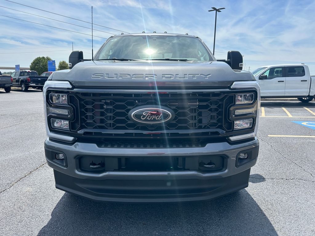 2026 Ford F-350 XLT photo 3