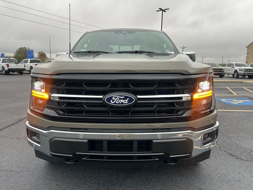2025 Ford F-150 XLT photo 3