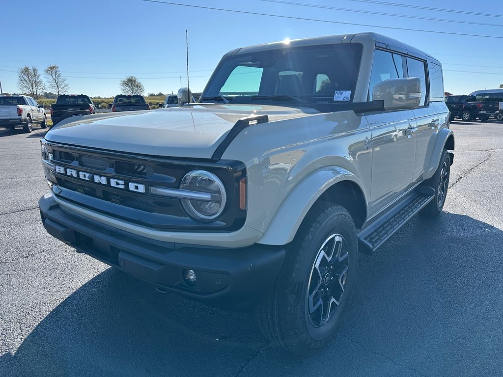 2025 Ford Bronco Outer Banks photo 3