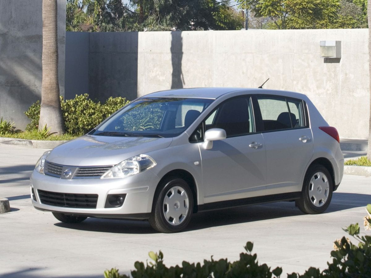 2007 Nissan Versa SL's photo