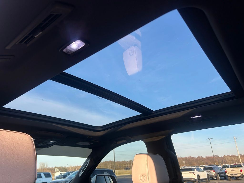 2022 GMC Yukon SLT - Photo 8
