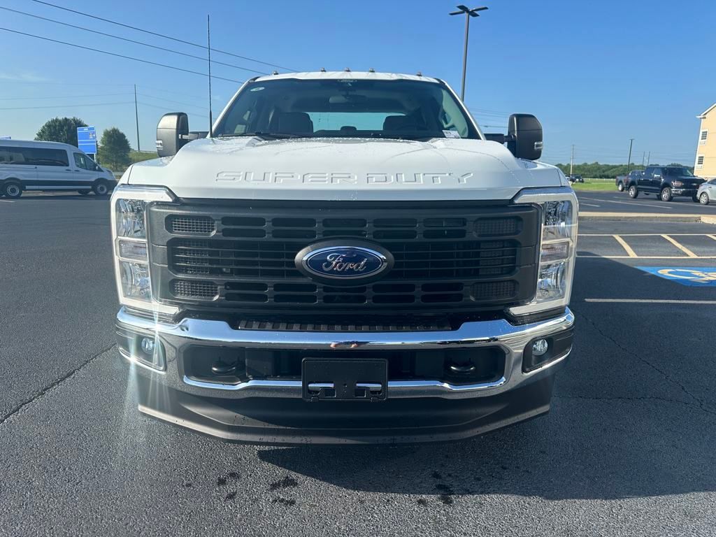 2025 Ford F-350 photo 3