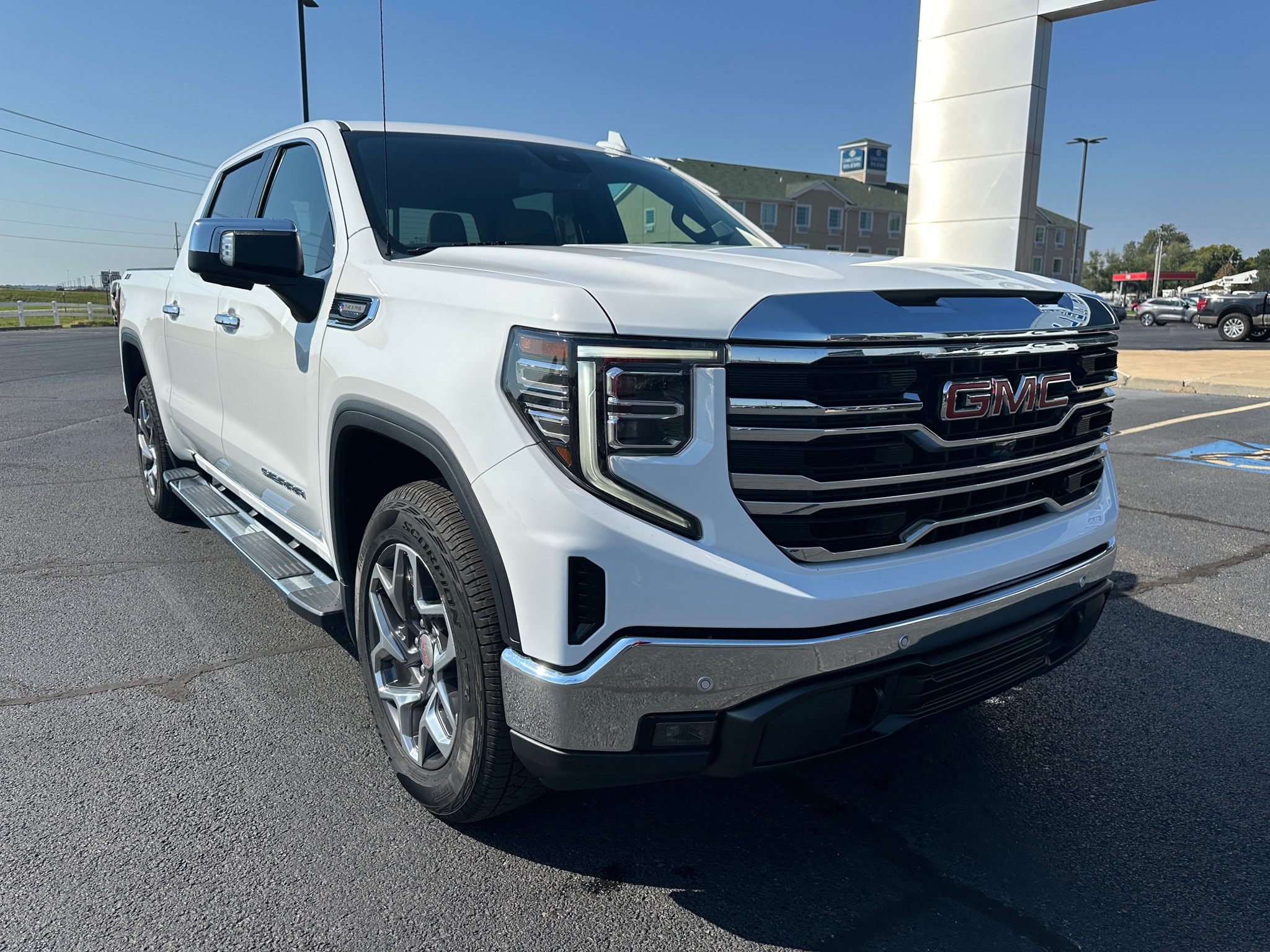 Used 2024 GMC Sierra 1500 SLT with VIN 3GTUUDED1RG219244 for sale in Little Rock