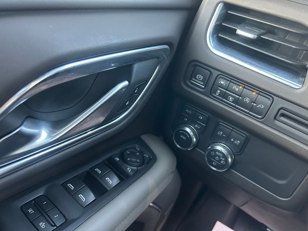2022 GMC Yukon SLT - Photo 18