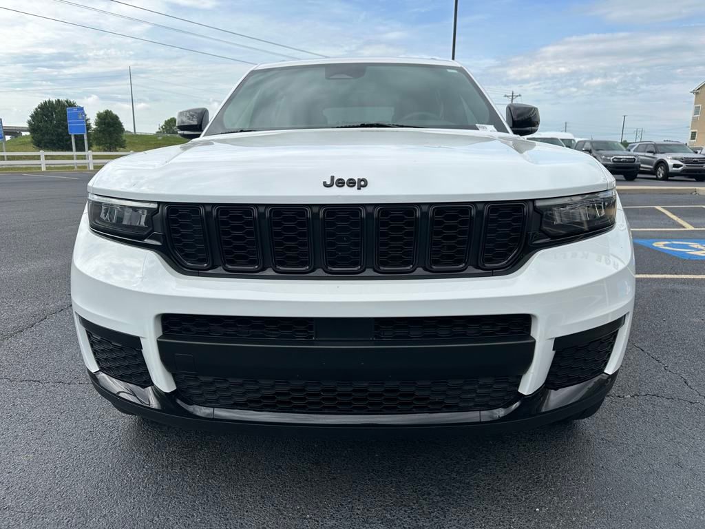 2023 Jeep Grand Cherokee Altitude photo 3