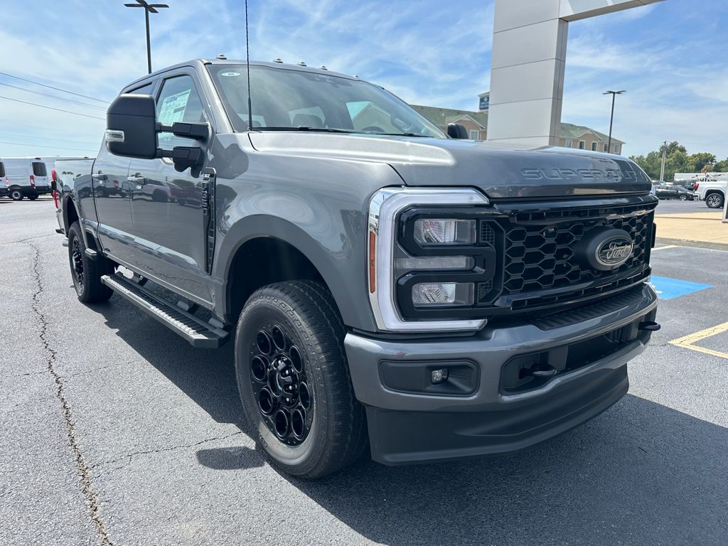 2026 Ford F-350 XLT photo 2
