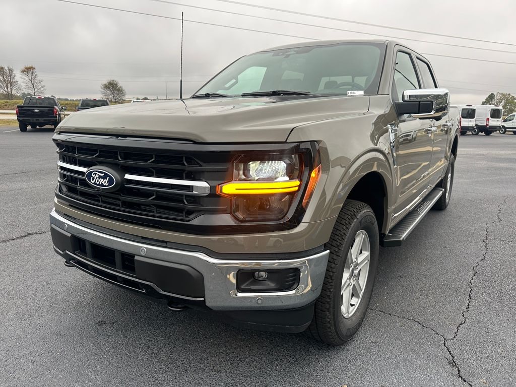 2025 Ford F-150 XLT photo 4