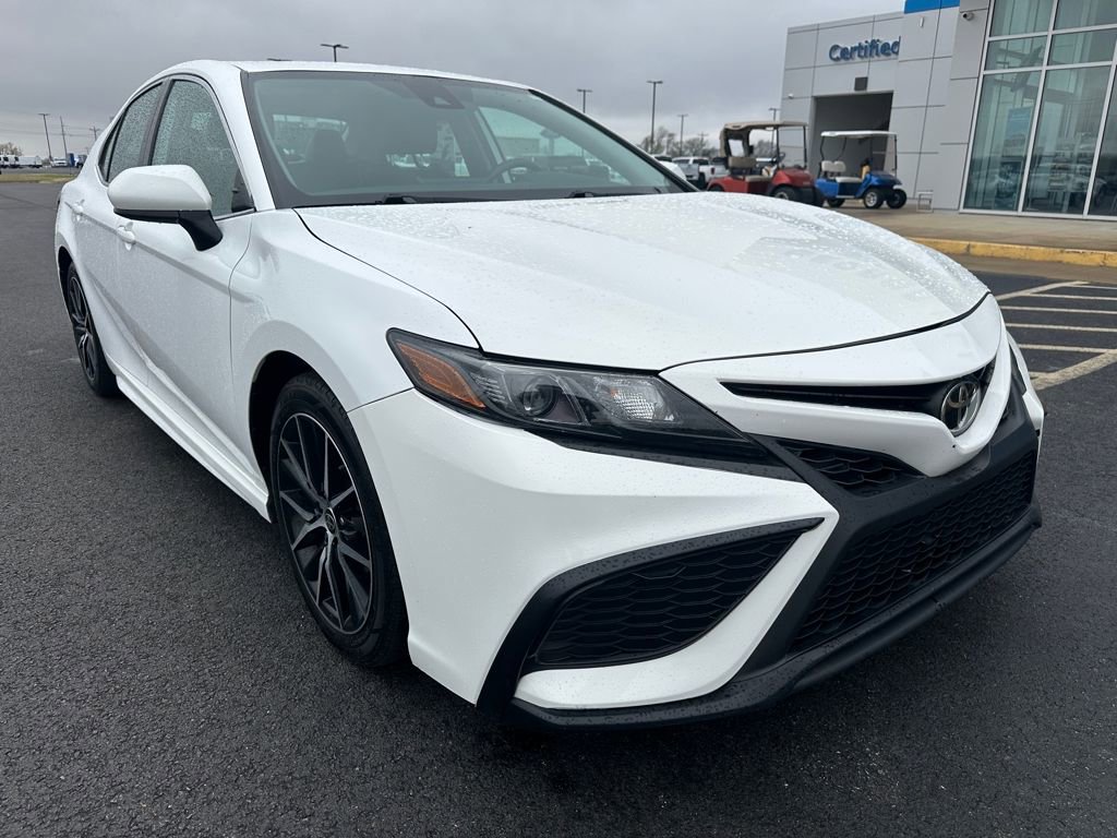 Used 2021 Toyota Camry SE with VIN 4T1G11AK4MU570269 for sale in Newport, AR