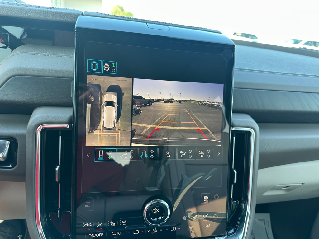 2026 GMC Yukon Denali - Photo 12