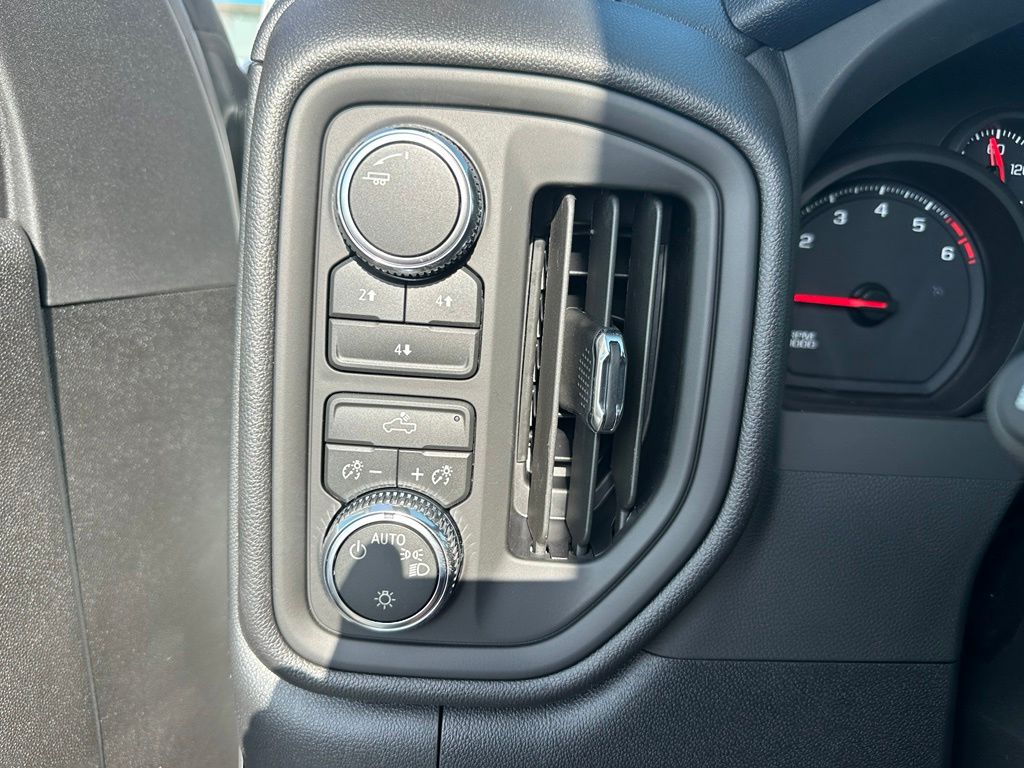 2026 GMC Sierra 2500HD Pro - Photo 13