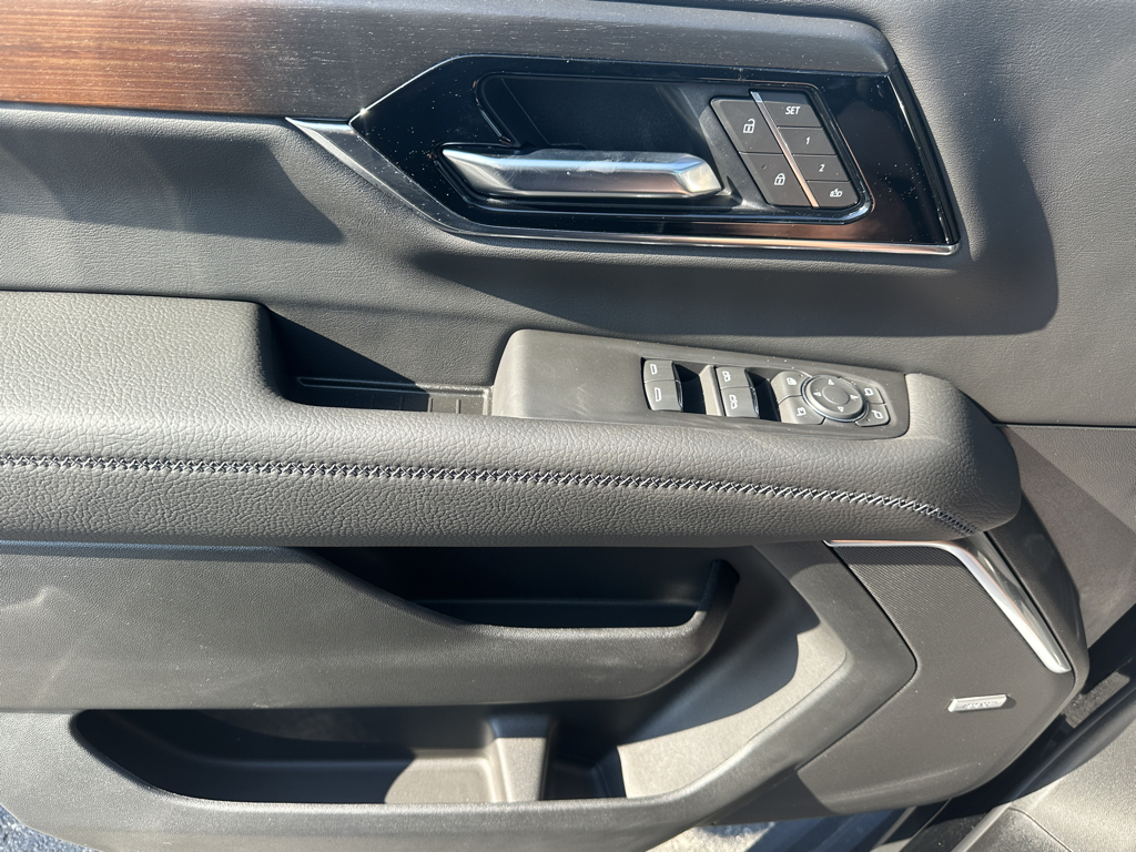2026 GMC Yukon Denali - Photo 12
