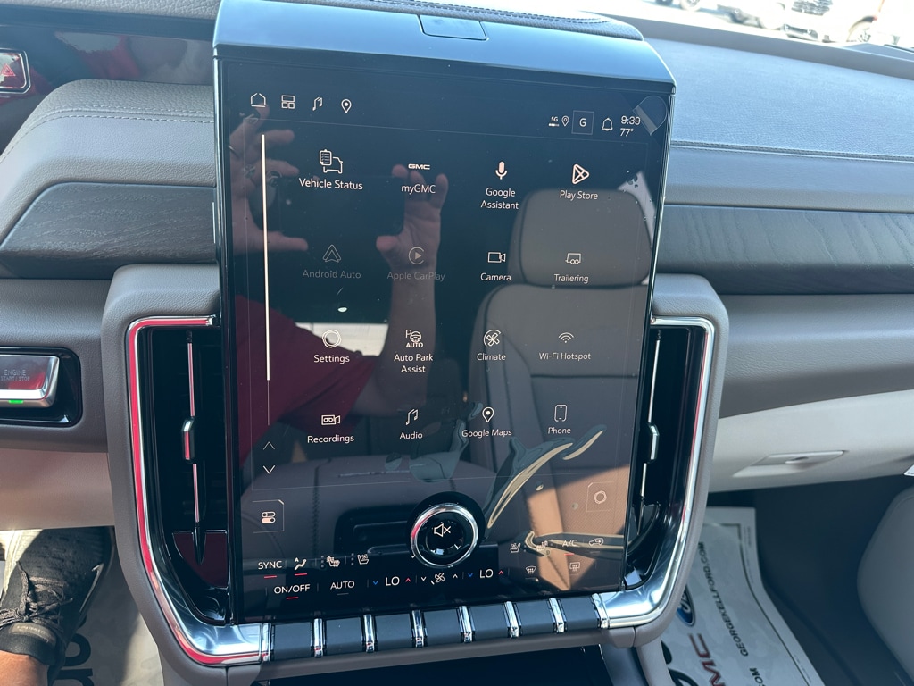 2026 GMC Yukon Denali - Photo 9
