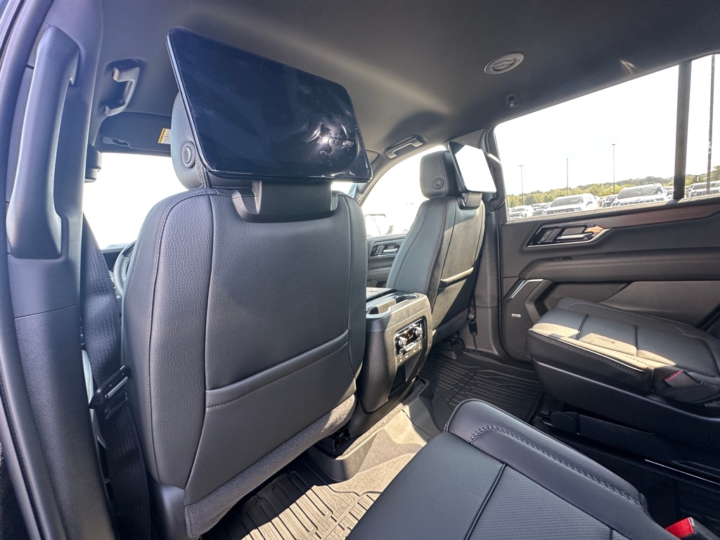 2026 GMC Yukon Denali - Photo 17