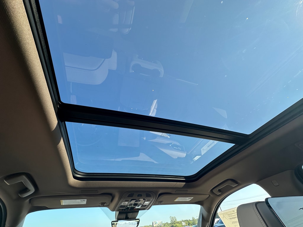 2026 GMC Yukon Denali - Photo 8
