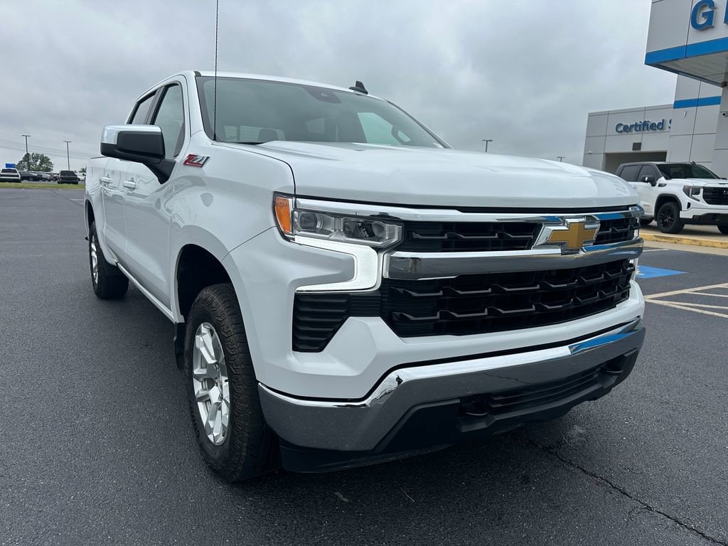 Used 2024 Chevrolet Silverado 1500 LT with VIN 1GCUDDED6RZ260761 for sale in Little Rock