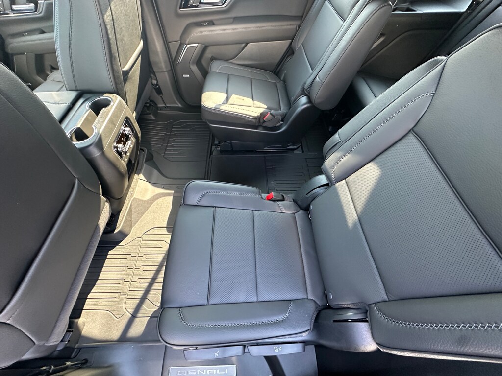 2026 GMC Yukon Denali - Photo 19