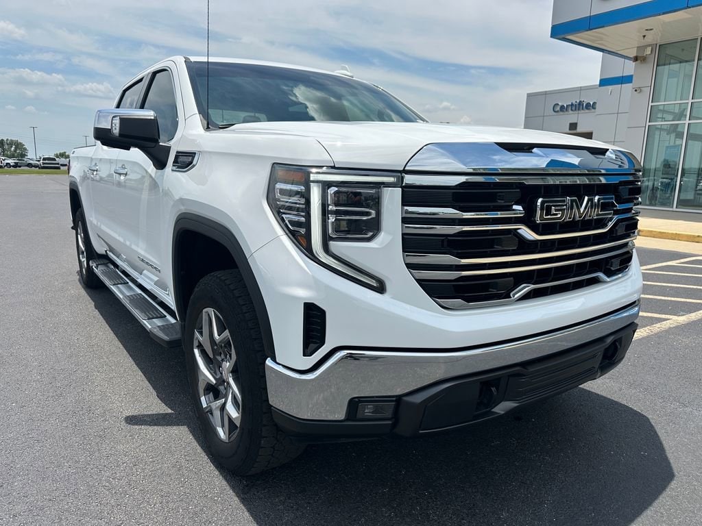 Used 2024 GMC Sierra 1500 SLT with VIN 1GTUUDED8RZ266934 for sale in Little Rock