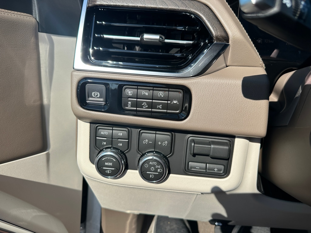 2026 GMC Yukon Denali - Photo 16