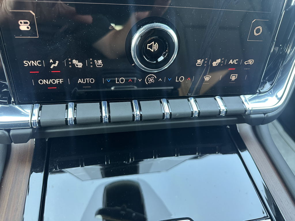 2026 GMC Yukon Denali - Photo 8