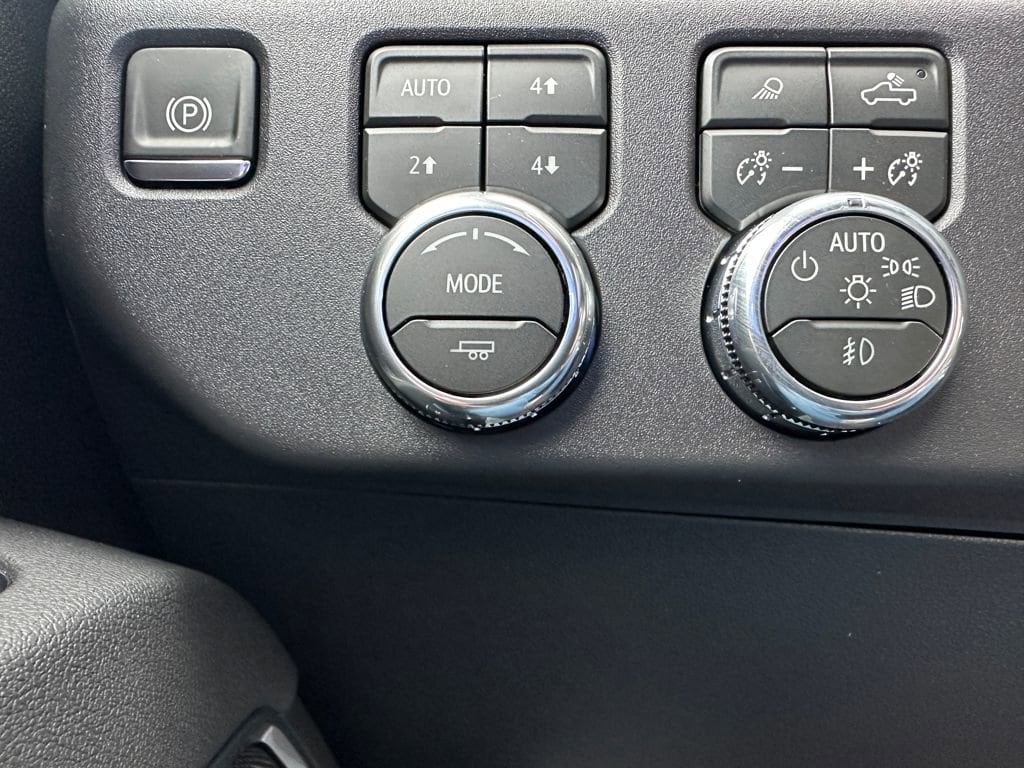2026 GMC Sierra 1500 SLT - Photo 13