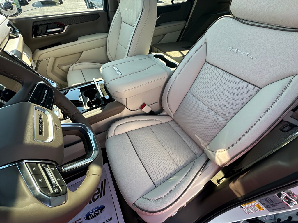 2026 GMC Yukon Denali - Photo 17