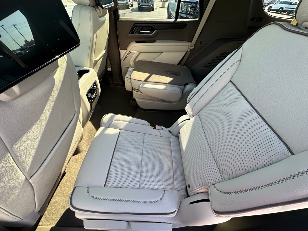 2026 GMC Yukon Denali - Photo 18