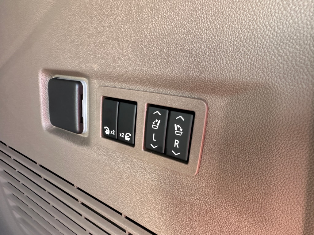 2026 GMC Yukon Denali - Photo 21