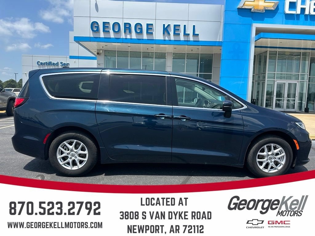 2023 Chrysler Pacifica Touring L's photo