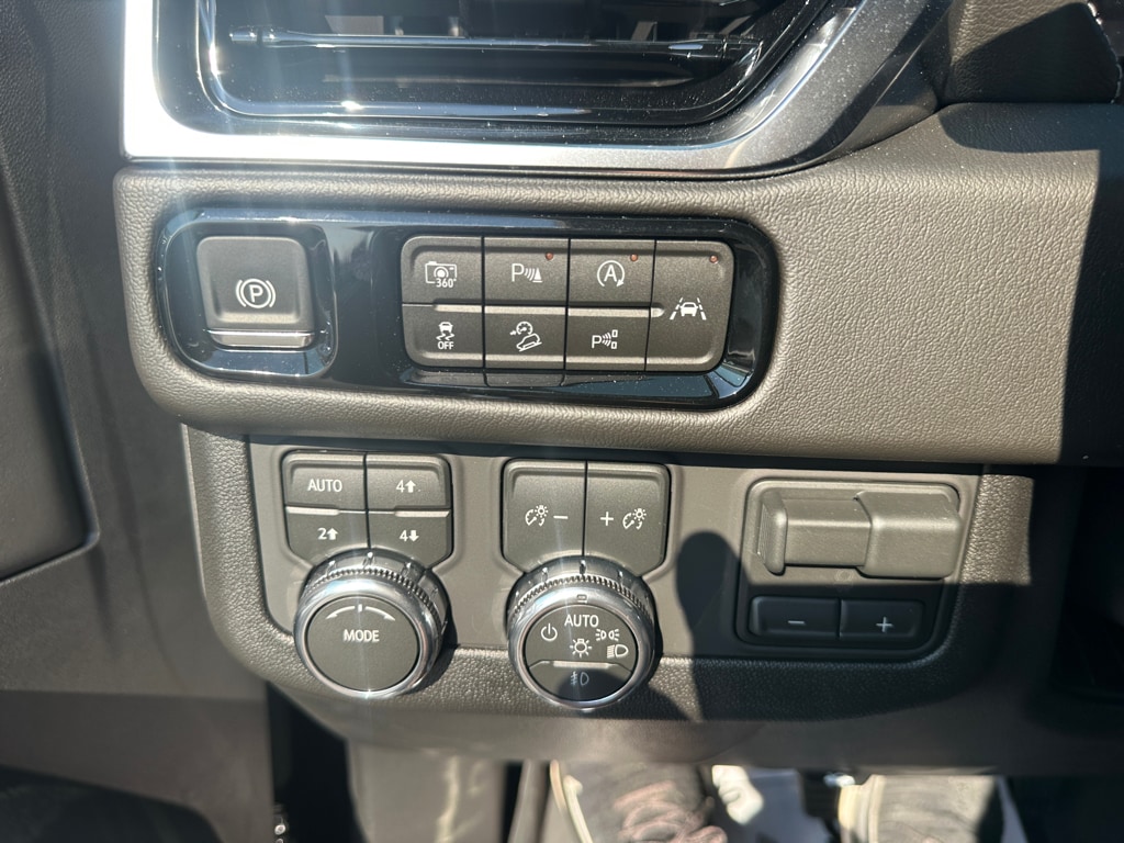 2026 GMC Yukon Denali - Photo 13