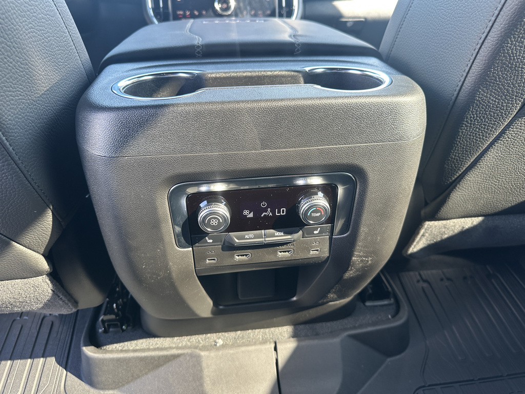 2026 GMC Yukon Denali - Photo 18