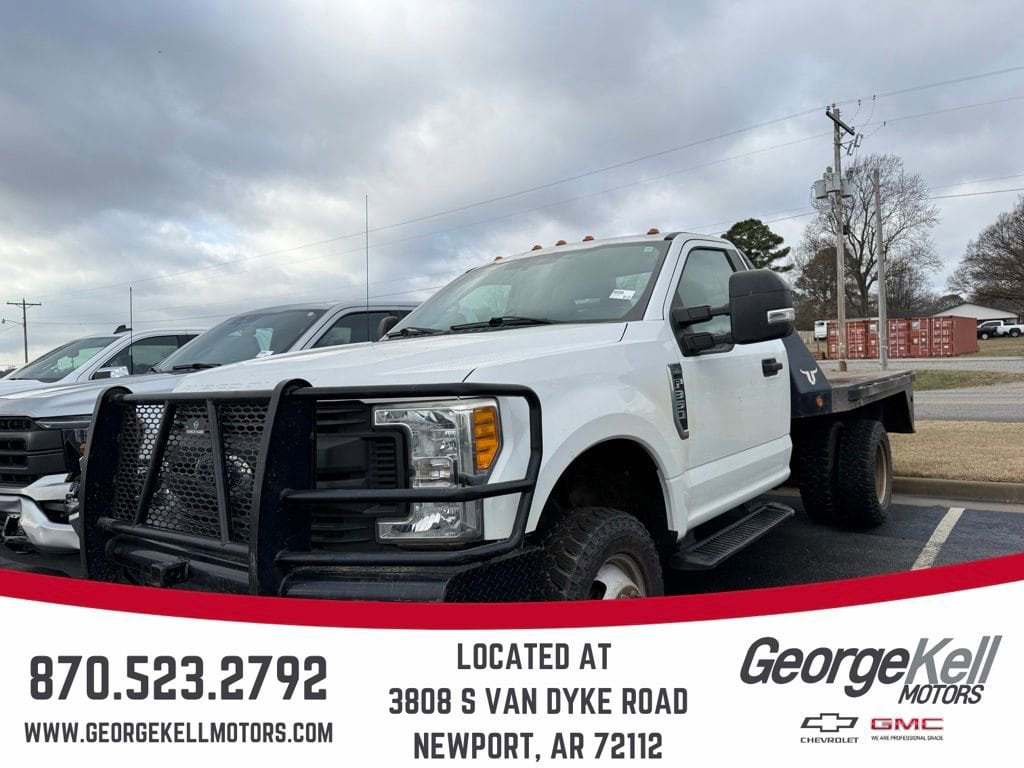 2017 Ford F-350 Super Duty Chassis Cab XLT