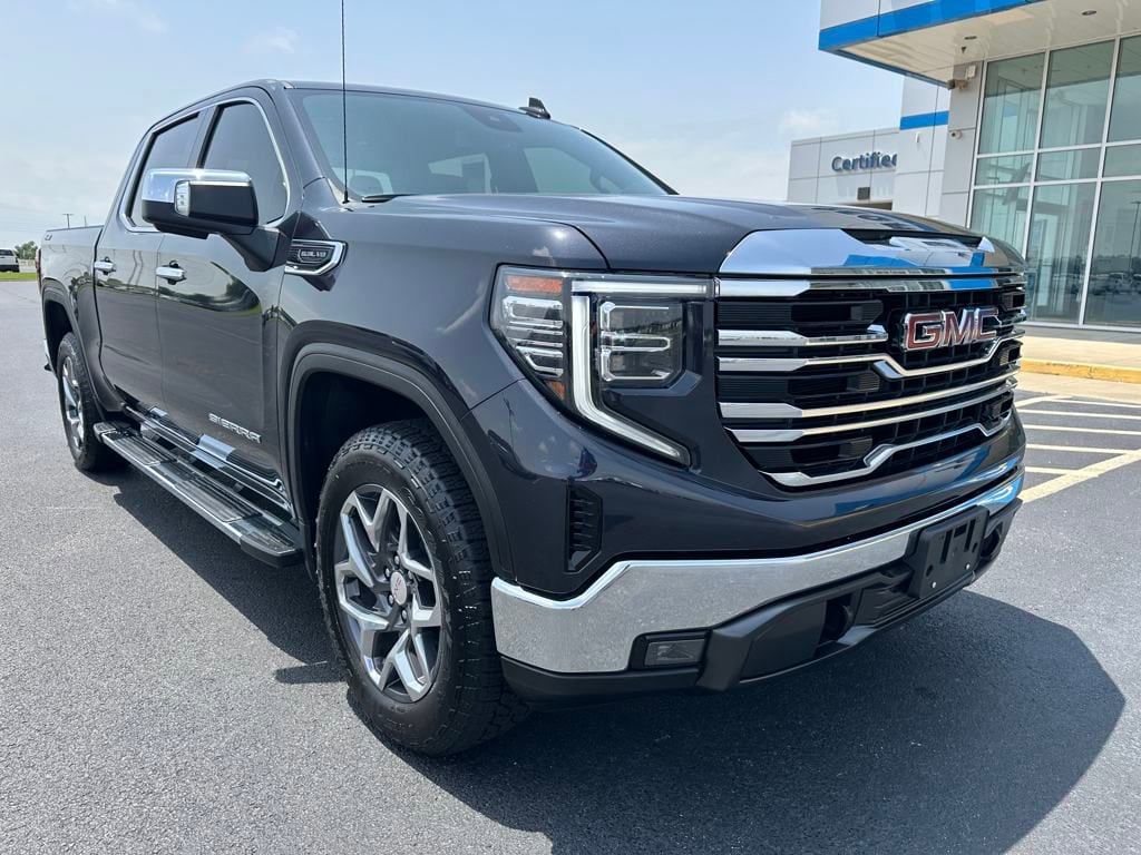 Used 2022 GMC Sierra 1500 SLT with VIN 1GTUUDED7NZ639987 for sale in Little Rock
